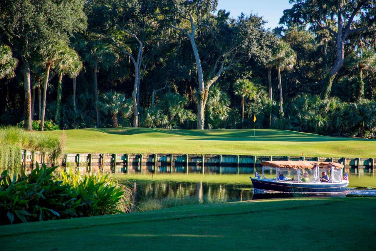 Hilton Beachfront Resort & Spa Hilton Head Island Bagian luar foto The 17th green at the Masters
