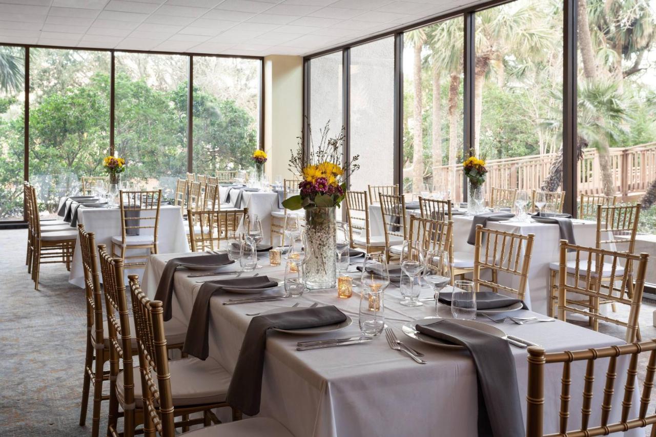 Hilton Beachfront Resort & Spa Hilton Head Island Bagian luar foto The interior of the ballroom at the Palm Beach Zoo