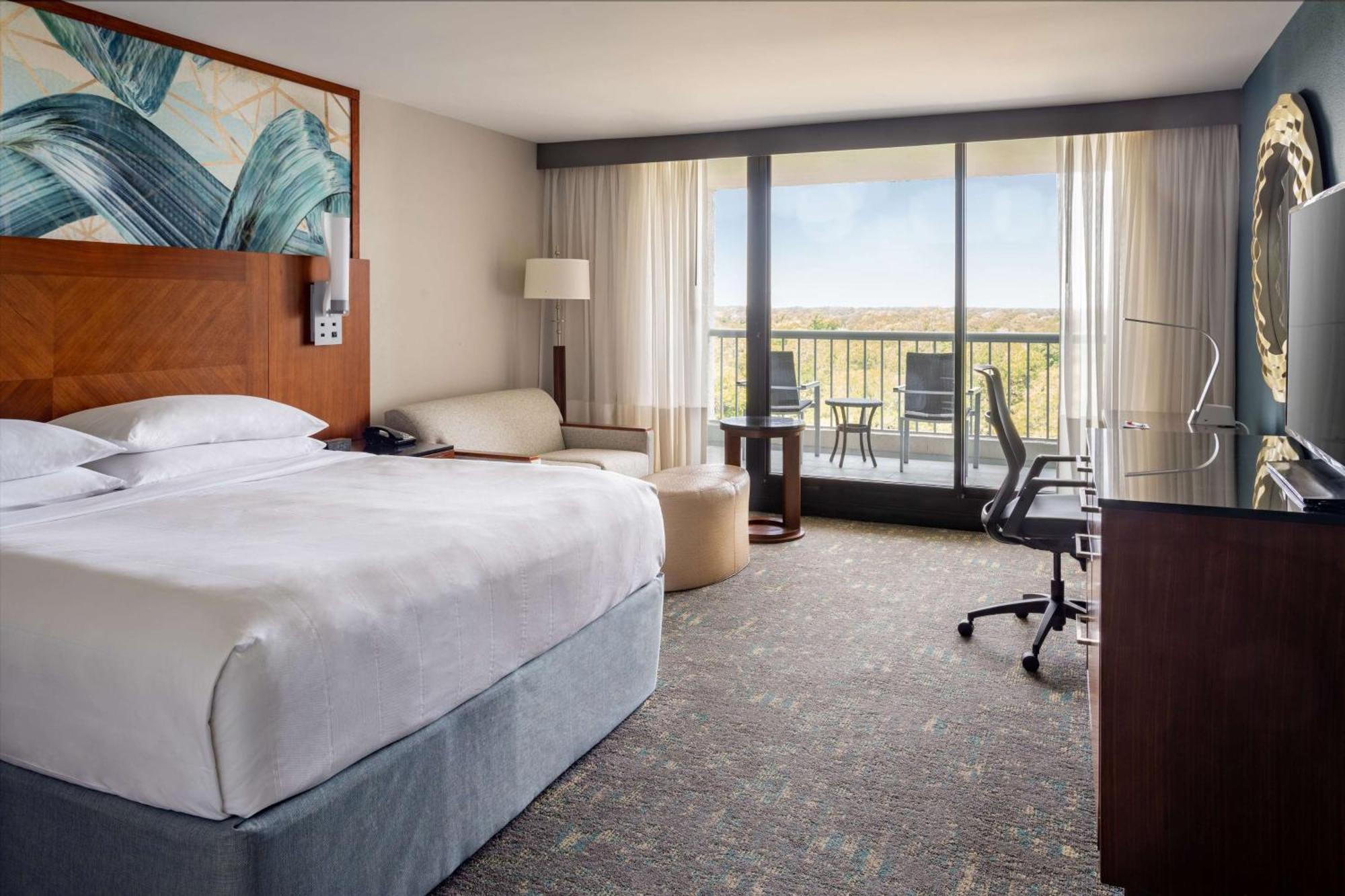 Hilton Beachfront Resort & Spa Hilton Head Island Bagian luar foto A guest room at the Hilton San Diego Bayfront