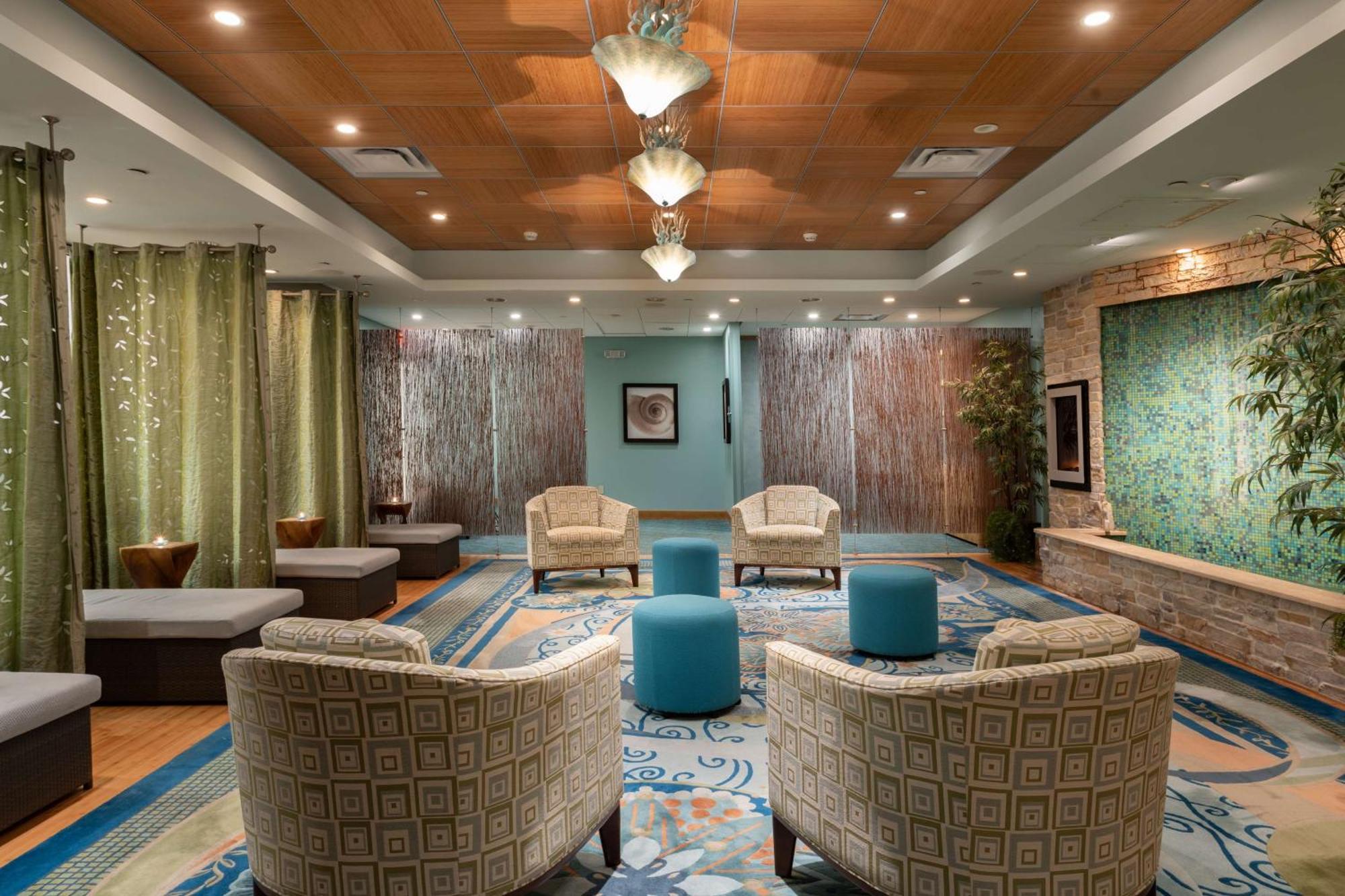 Hilton Beachfront Resort & Spa Hilton Head Island Bagian luar foto The lobby of the Westin Riverfront