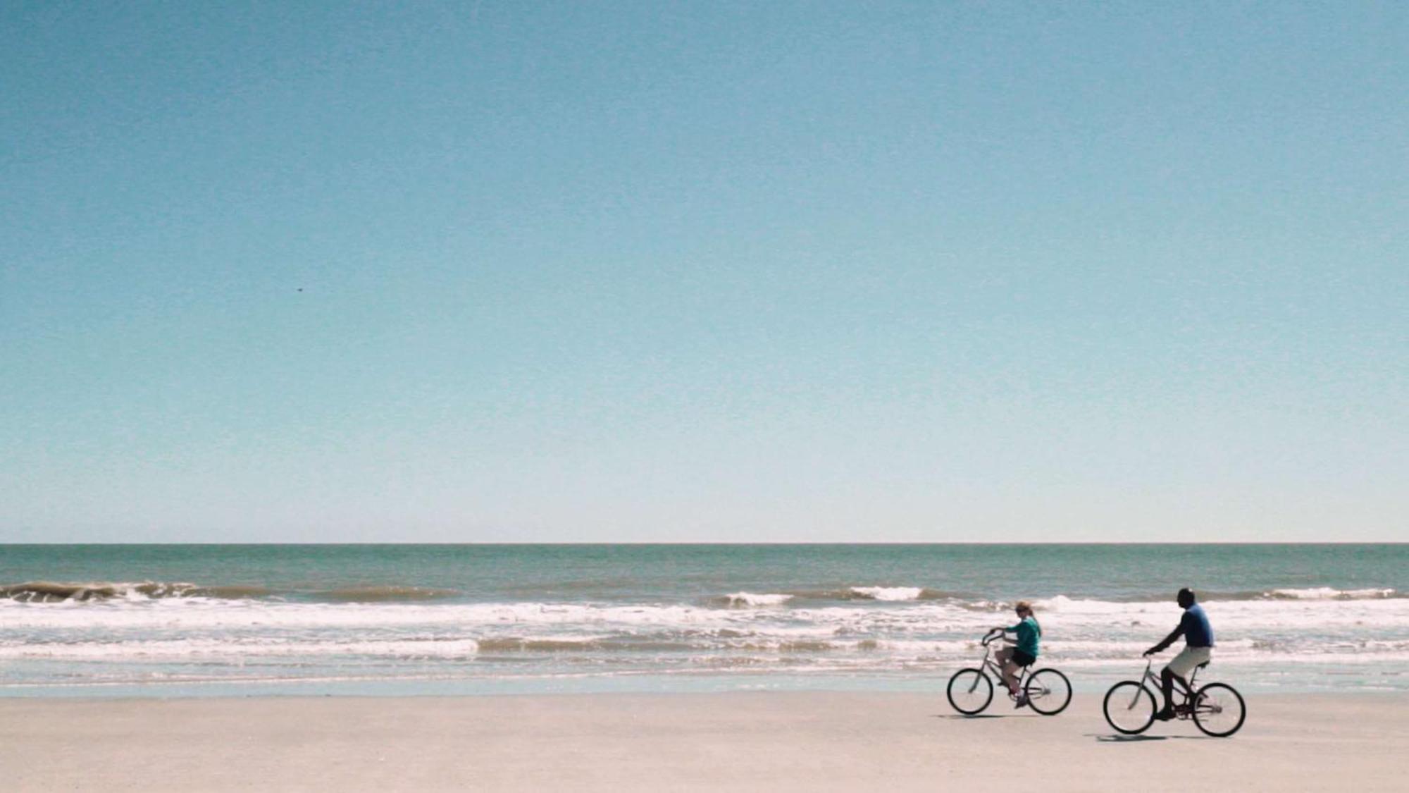 Hilton Beachfront Resort & Spa Hilton Head Island Bagian luar foto Biking on the beach