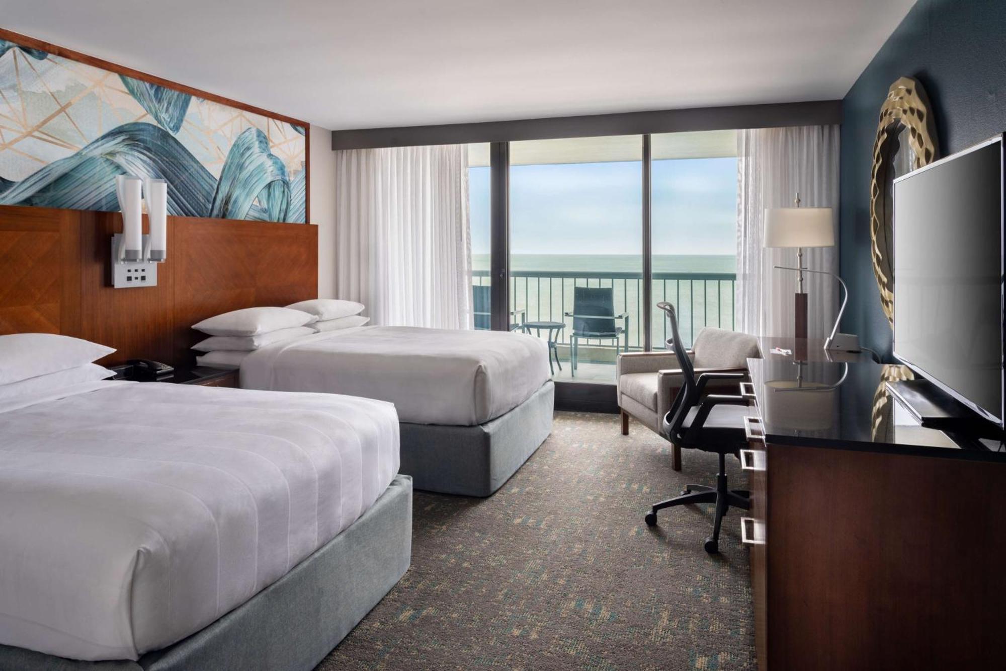 Hilton Beachfront Resort & Spa Hilton Head Island Bagian luar foto A guest room at the Hilton San Diego Bayfront