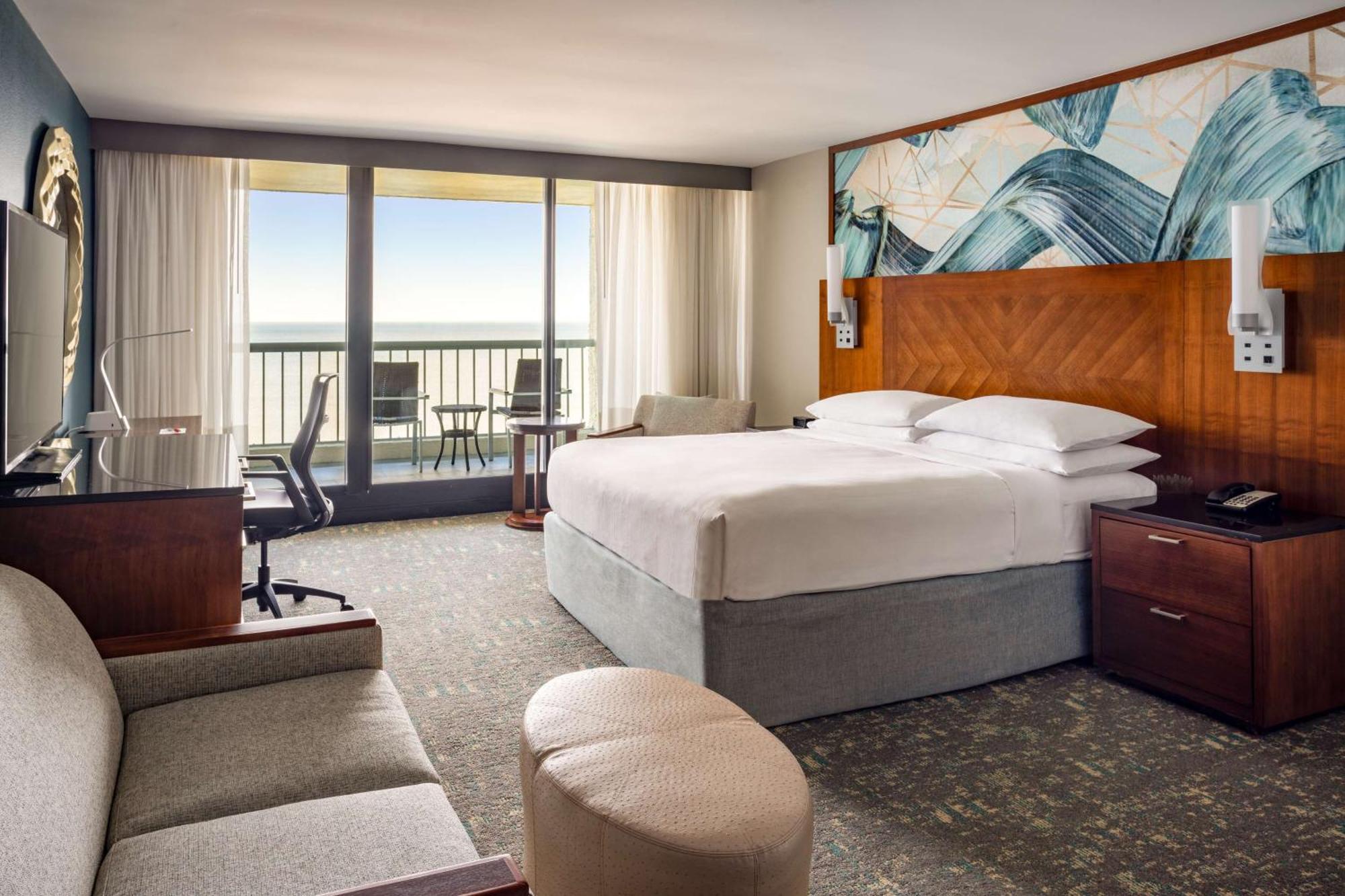 Hilton Beachfront Resort & Spa Hilton Head Island Bagian luar foto A guest room at the Hilton San Diego Bayfront