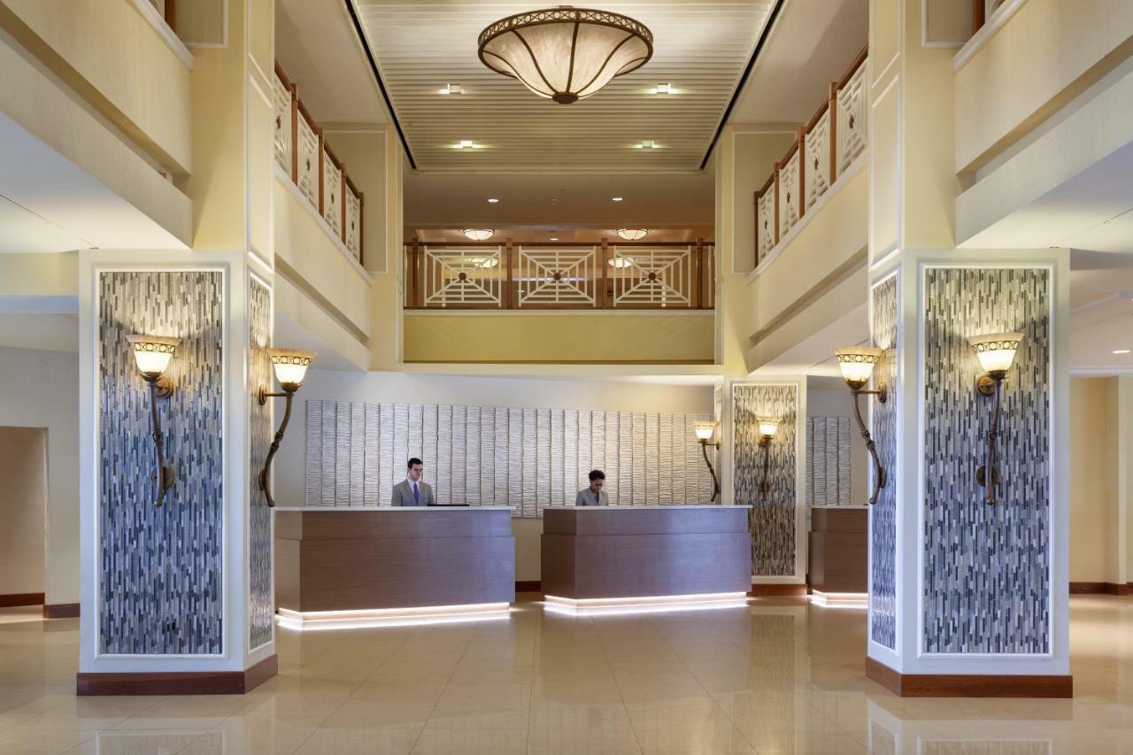 Hilton Beachfront Resort & Spa Hilton Head Island Bagian luar foto The lobby of the hotel